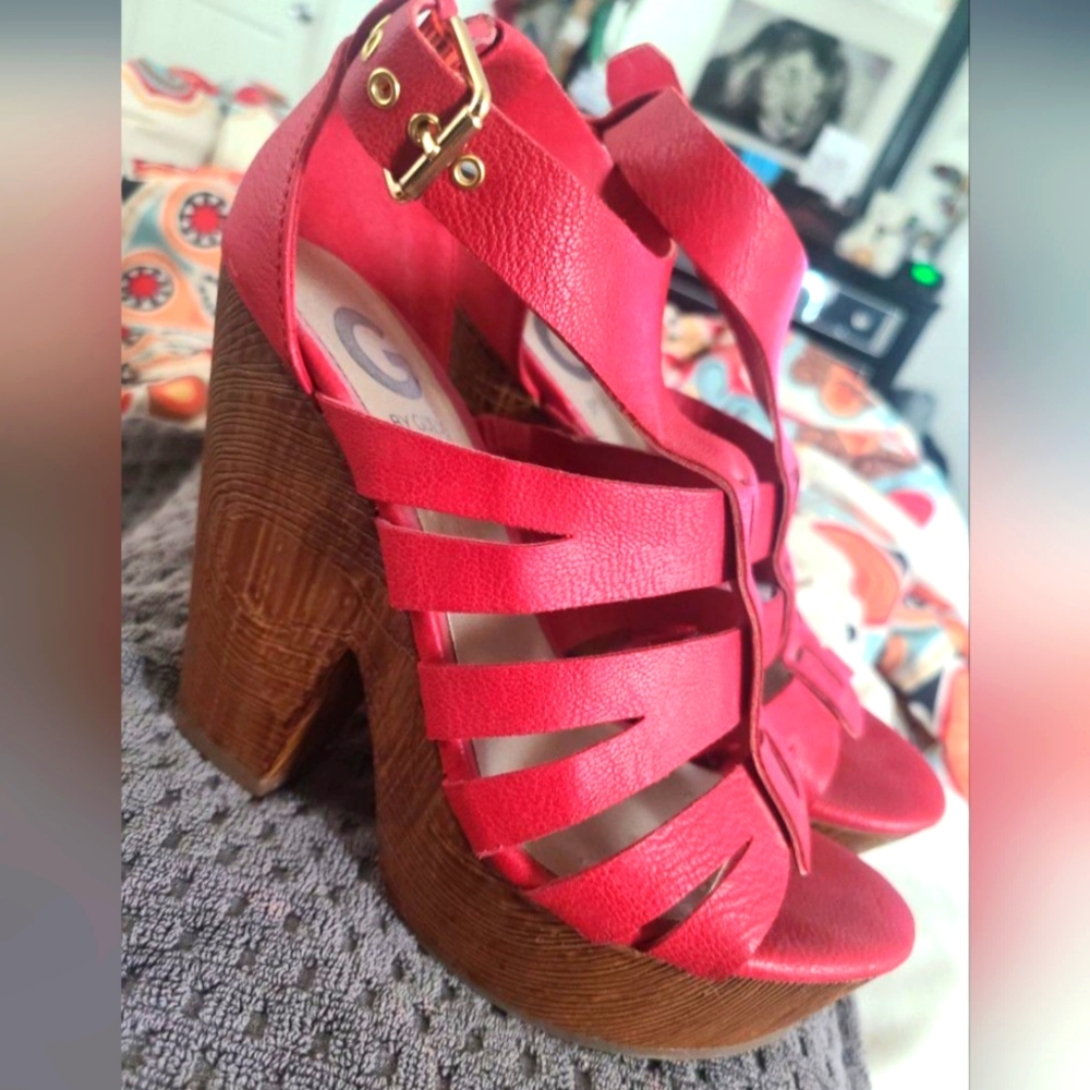 Guess red wedges